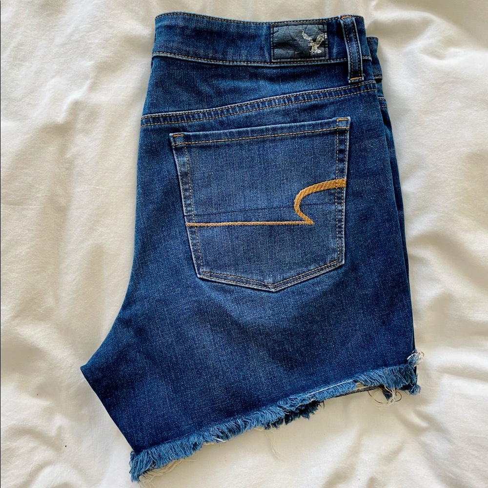 ✨SOLD✨ AEO Hi-Rise Shortie